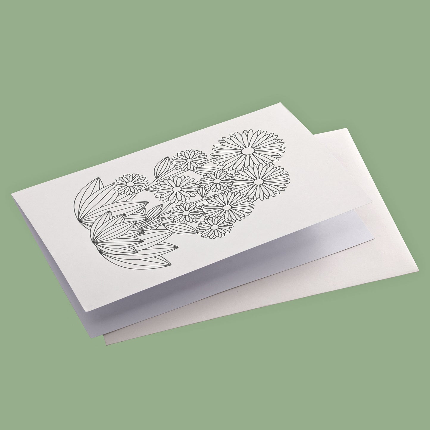 Een productafbeelding van één van de bloem-ontwerpen gepresenteerd met een envelop op een olijfgroene achtergrond.