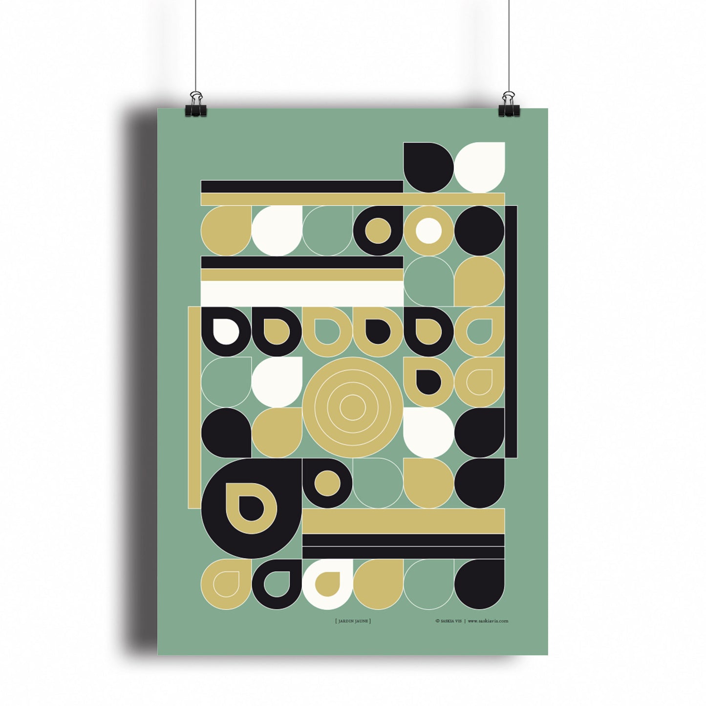Productafbeelding, poster "jardin jaune", hangend aan een witte wand, een overzichtsfoto