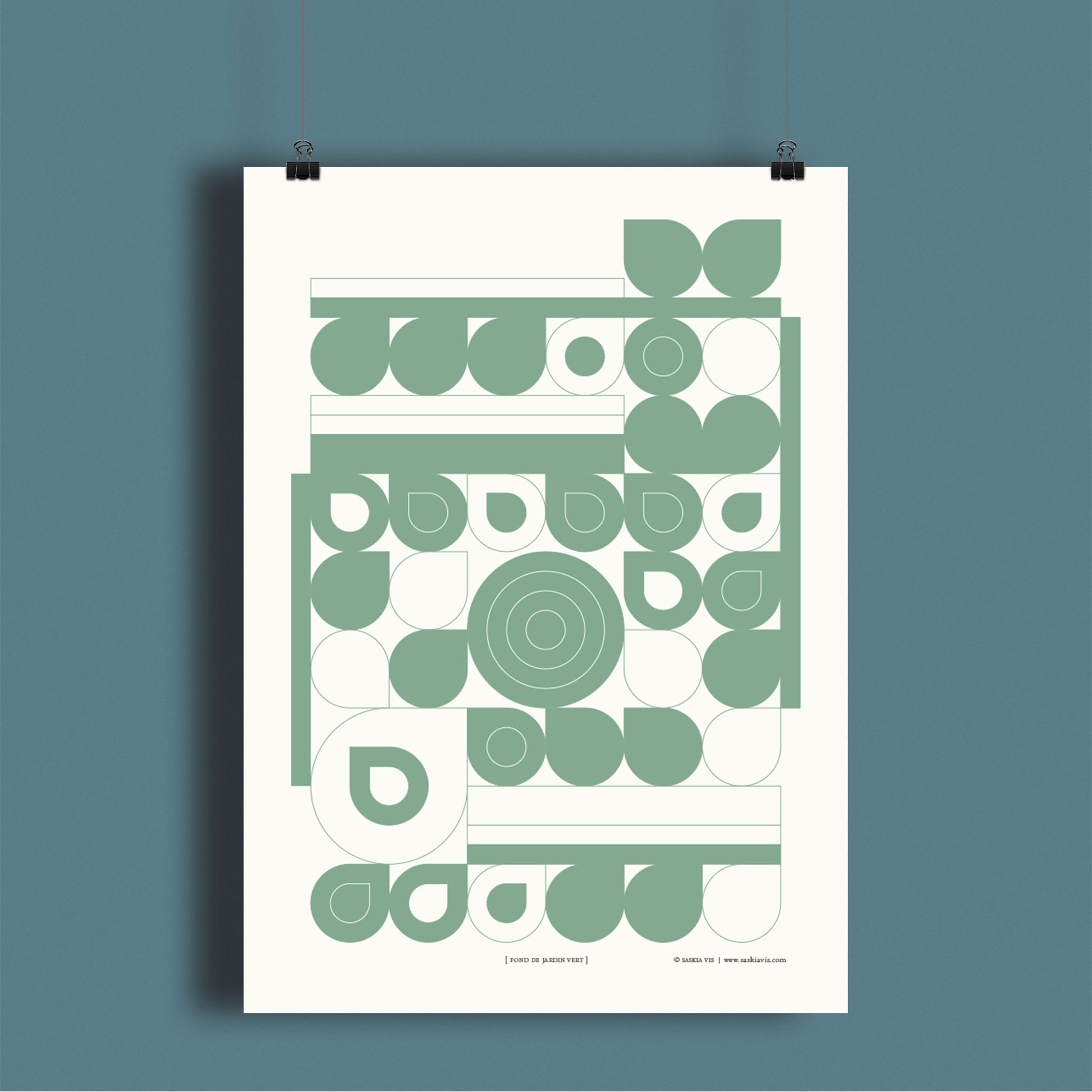 Productafbeelding, poster "fond de jardin vert", hangend aan een blauwe wand, een overzichtsfoto
