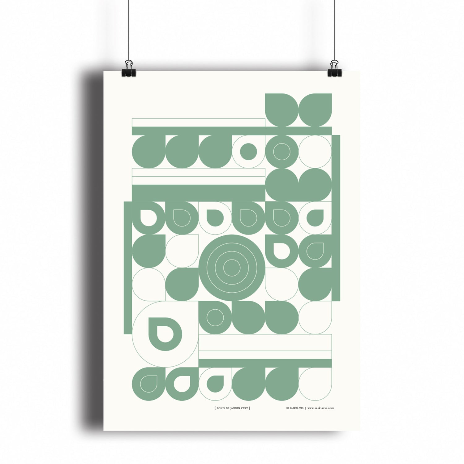 Productafbeelding, poster "fond de jardin vert", hangend aan een witte wand, een overzichtsfoto