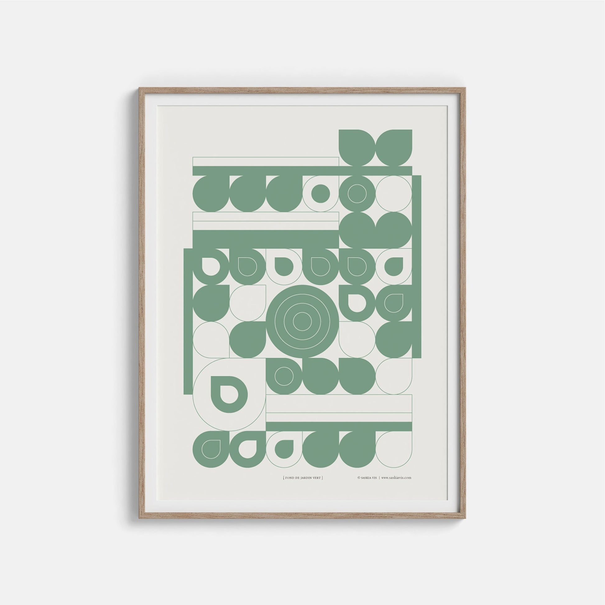 Productafbeelding, poster "fond de jardin vert", ingelijst in een houten frame, hangend aan een creme gekleurde wand