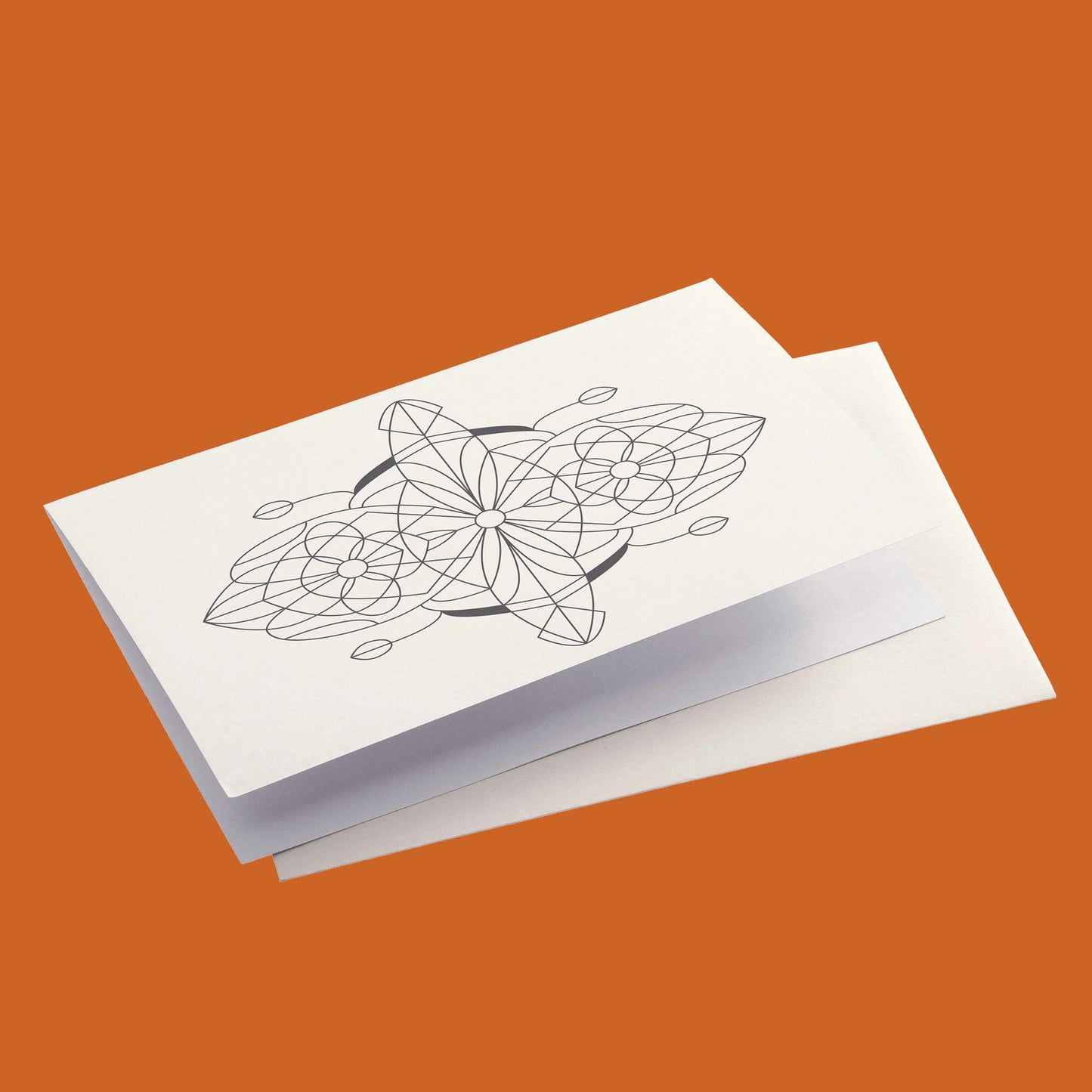 Productafbeelding, foto ontwerp 1 uit de set, gepresenteerd met envelop op een oranje/bruine achtergrond