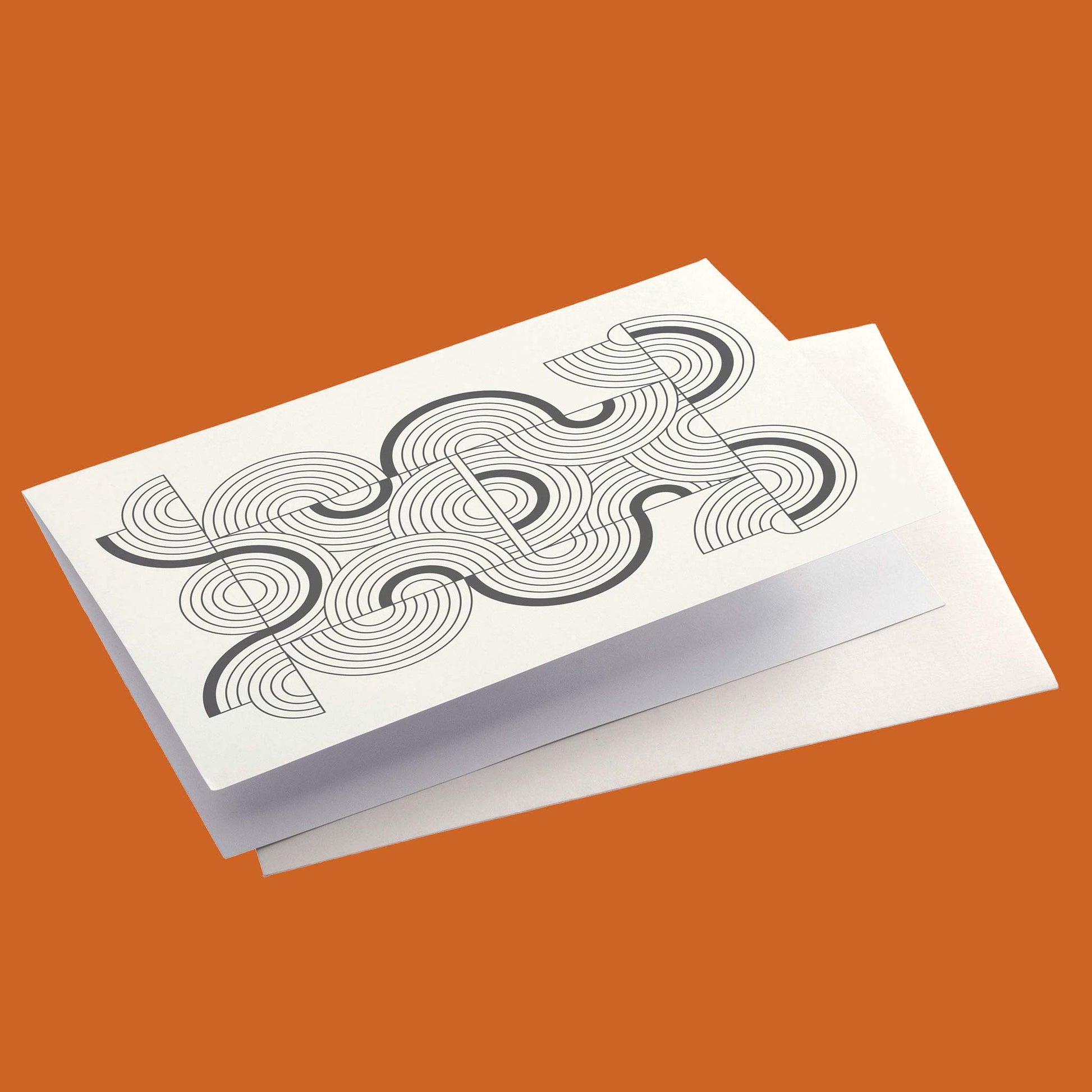 Productafbeelding, foto ontwerp 4 uit de set, gepresenteerd met envelop op een oranje/bruine achtergrond