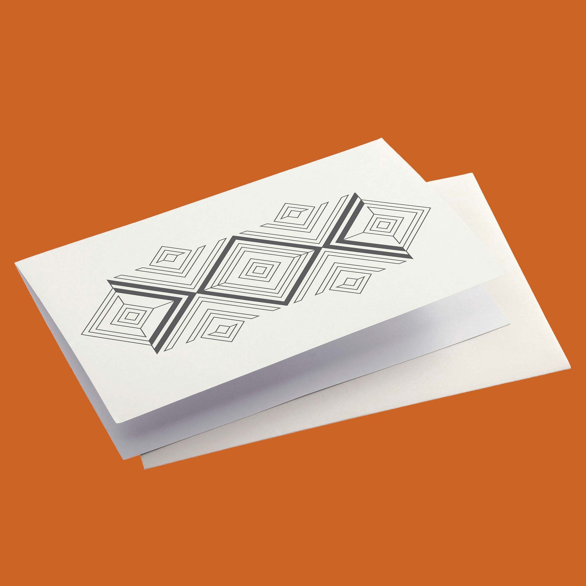 Productafbeelding, foto ontwerp 5 uit de set, gepresenteerd met envelop op een oranje/bruine achtergrond