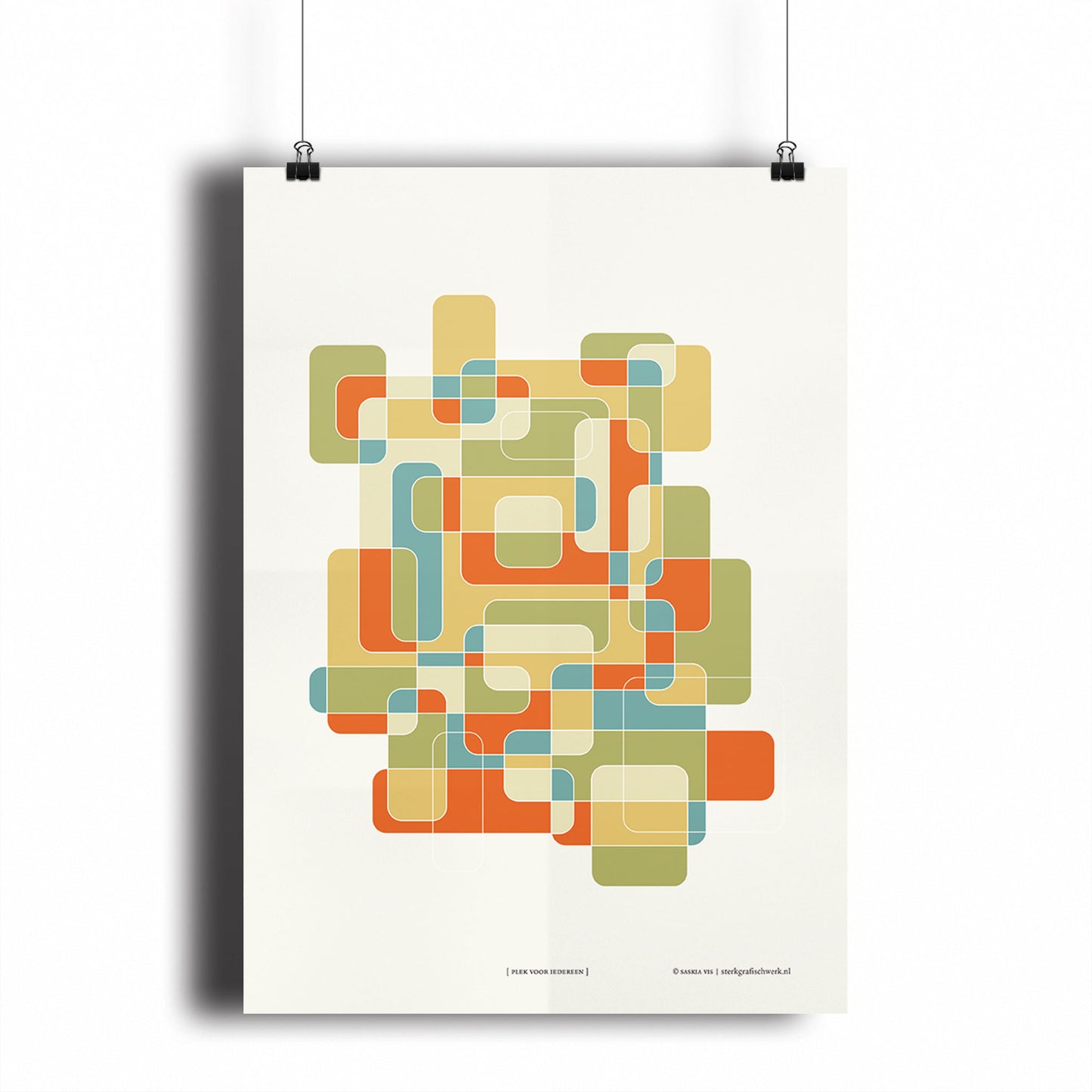 Productafbeelding, poster "plek voor iedereen", hangend aan een witte wand, een overzichtsfoto