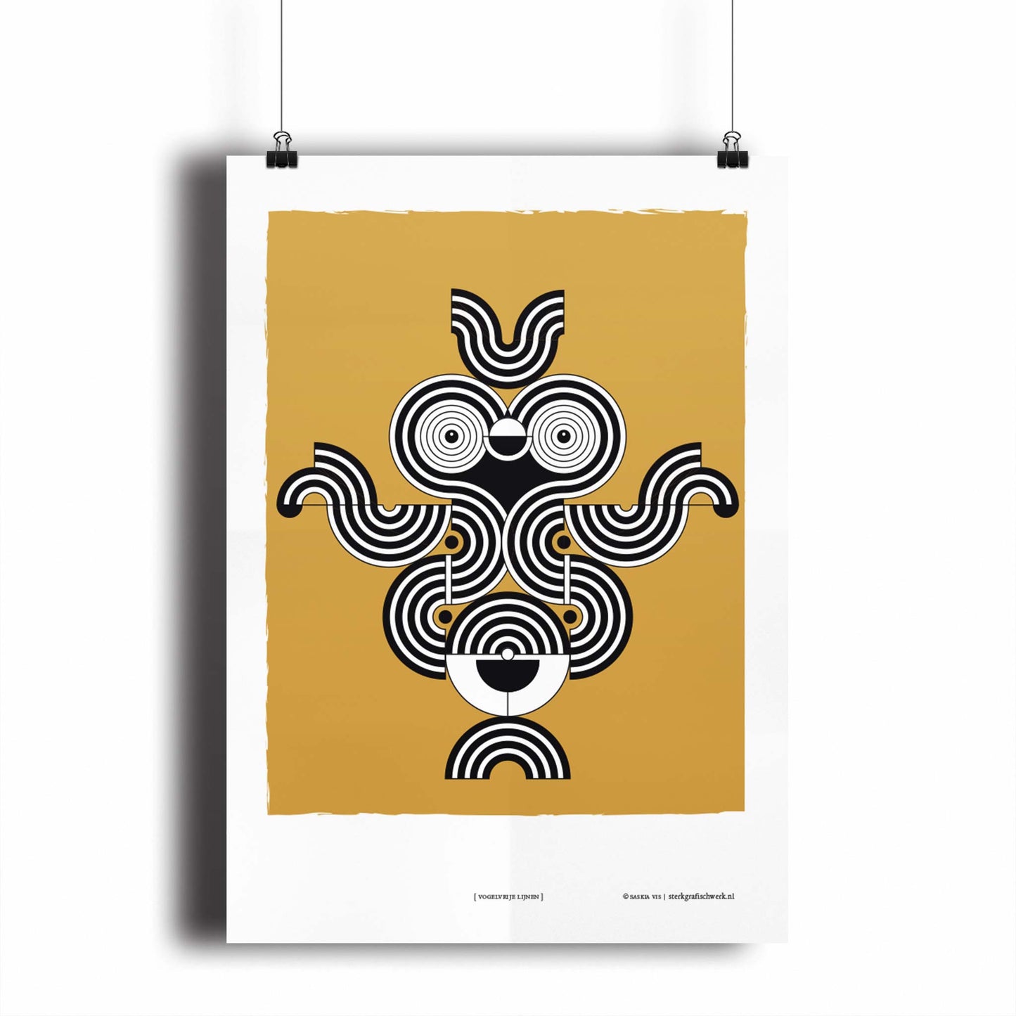 Productafbeelding, poster "vogelvrije lijnen", hangend aan een witte wand, een overzichtsfoto