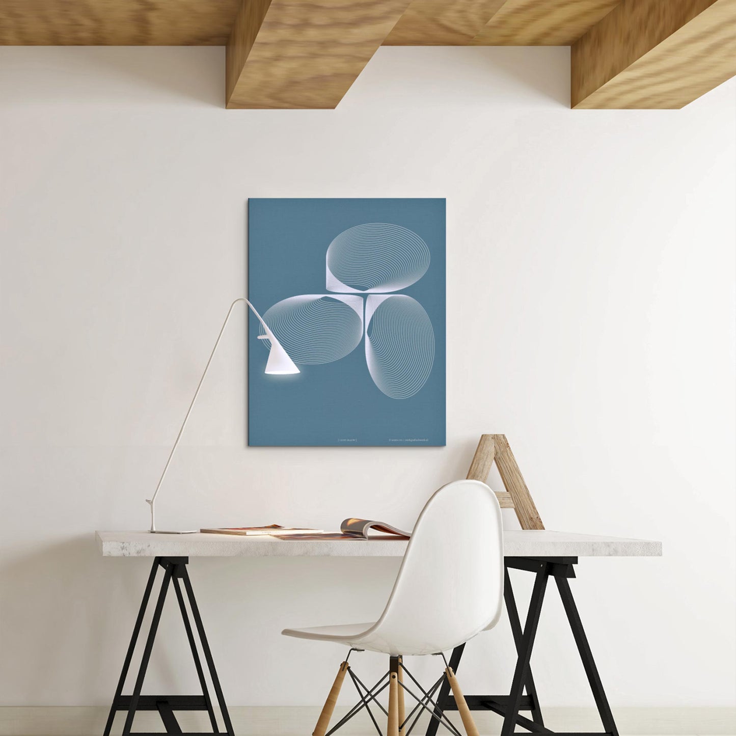 Productafbeelding, poster "licht-blauw", foto impressie 1, boven een bureau in een werkruimte, in een interieur