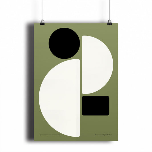 Productafbeelding, poster "een sprekende som groen+zwart", hangend aan een witte wand, een overzichtsfoto