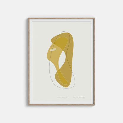 Productafbeelding, poster "vorm één in ocre jaune", foto impressie 3, in een houten lijst hangend aan een witte wand