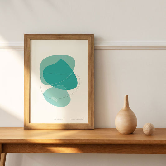 Productafbeelding poster "vorm zes in turquoise" foto impressie 4, staande op een side-table samen met een vaasje