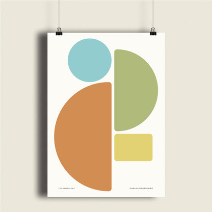 Productafbeelding, poster "een sprekende som", hangend aan een beige gekleurde wand, een overzichtsfoto 