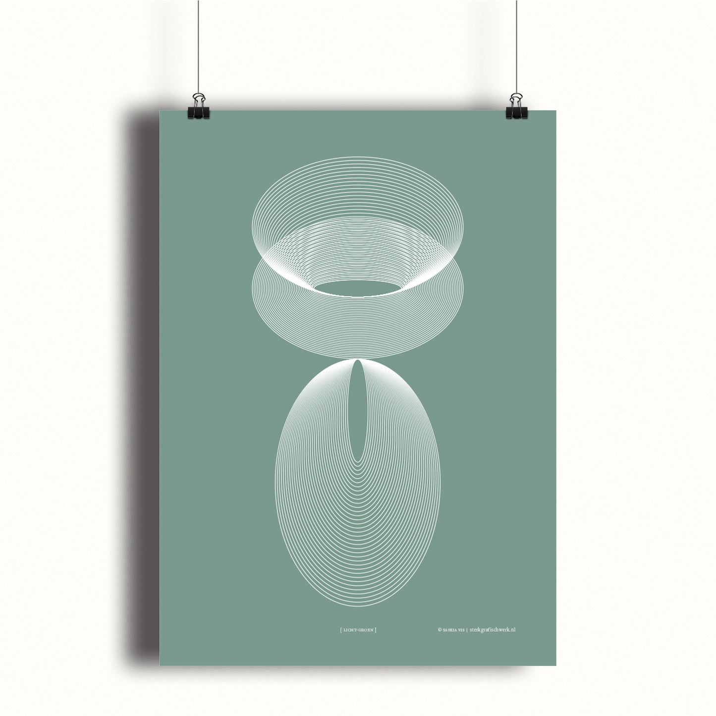 Productafbeelding, poster "licht-groen", hangend aan een witte wand, een overzichtsfoto