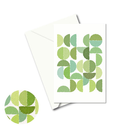 Productafbeelding, wenskaart "ronde kleuren naar bladgroen", de voorzijde met een envelop