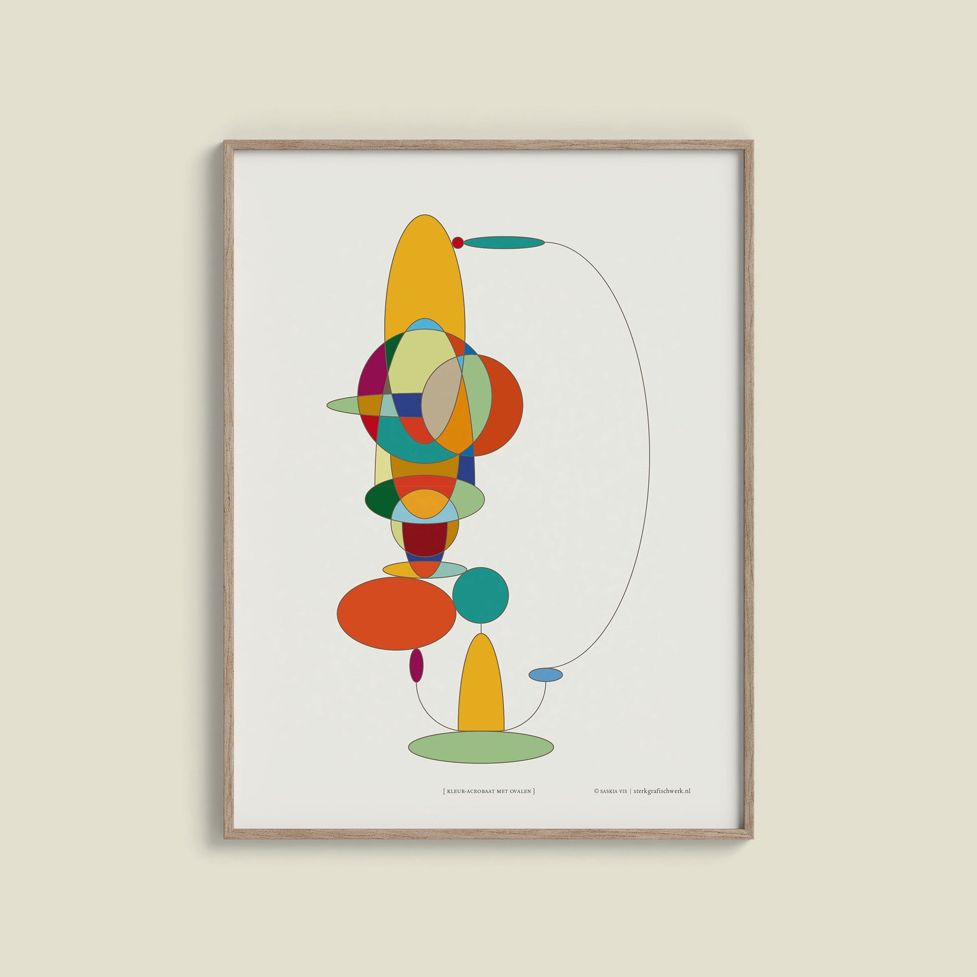 Productafbeelding poster "kleur-acrobaat met ovalen" ingelijst hangend aan een creme gekleurde wand, een overzicht foto