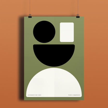 Productafbeelding poster "een vrolijke som zwart+groen" hangend aan een donker gekleurde wand, een overzicht foto