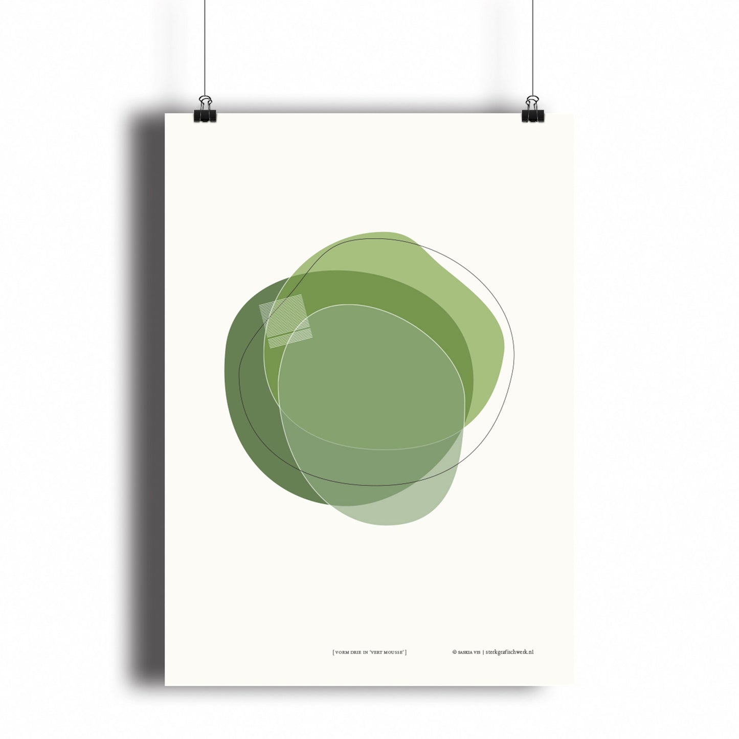 Productafbeelding poster "vorm drie in vert mousse" hangend aan een witte wand, een overzicht foto 