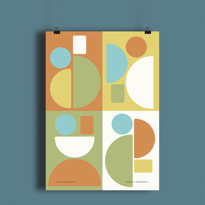 Productafbeelding poster "alle sommen bij elkaar" hangend aan een gekleurde wand, een overzicht foto